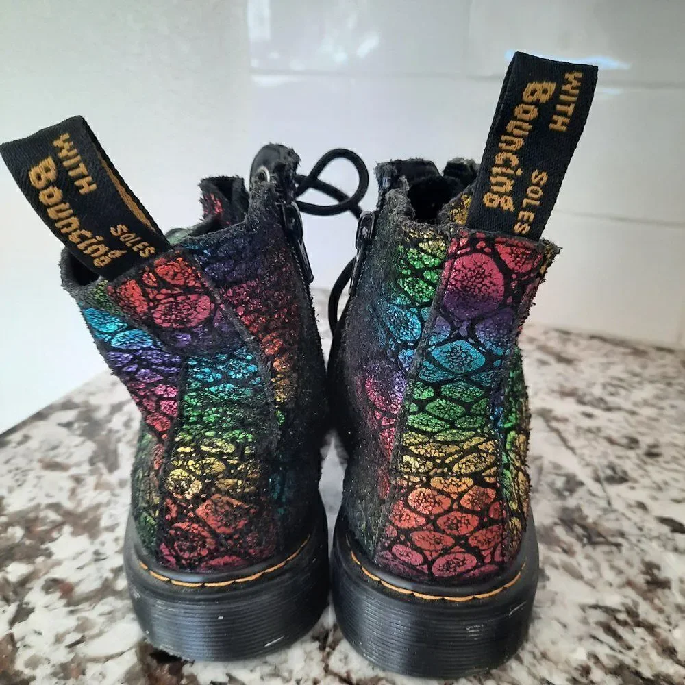 Dr.Martens Girls Rainbow Boots Size EU-32/US-1‎